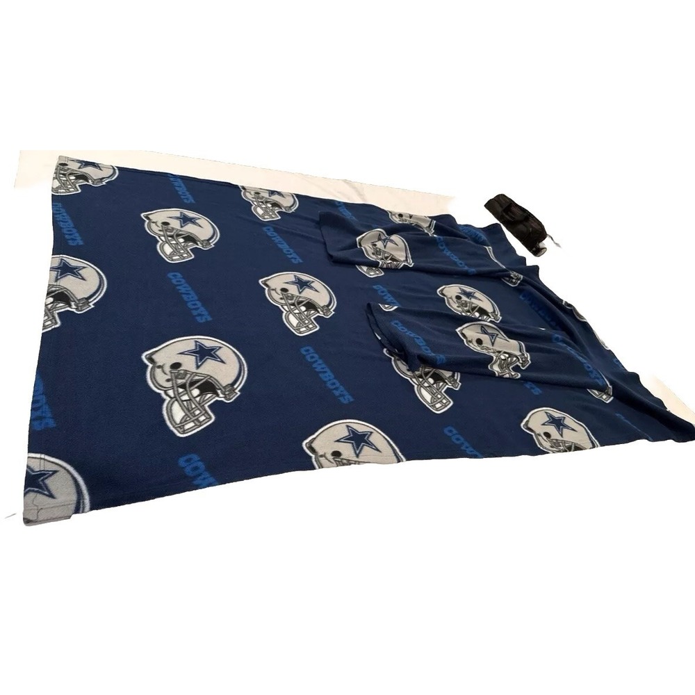 Dallas Cowboys‎ stadium blanket with sleeves